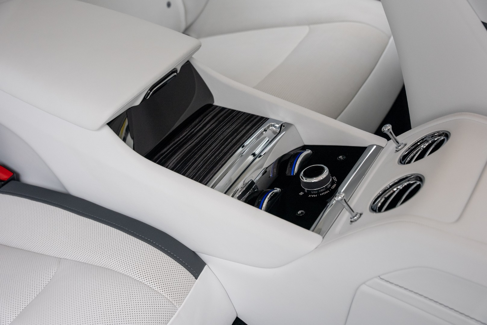 2024 ROLLS ROYCE SPECTRE. BESPOKE SOUND SYSTEM. IMMERSIVE SEATS. MAIN DEALER WARRANTY AND SERVICE.